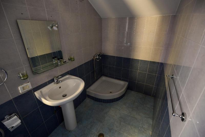 Standard Double Room image 3