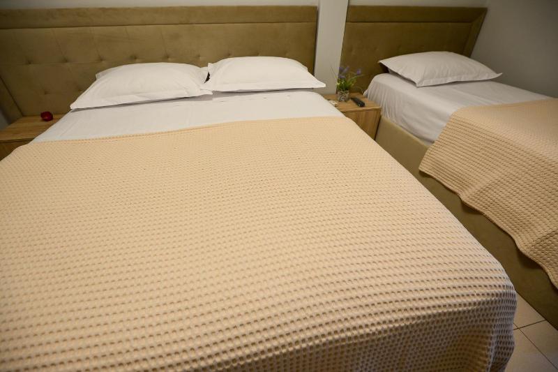Classic Triple Room image 3