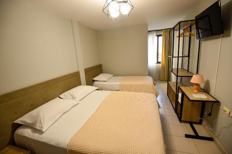 Classic Triple Room image 1