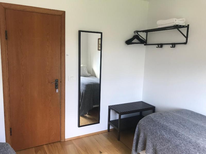 Standard Twin Room with Shared Bathroom image 2