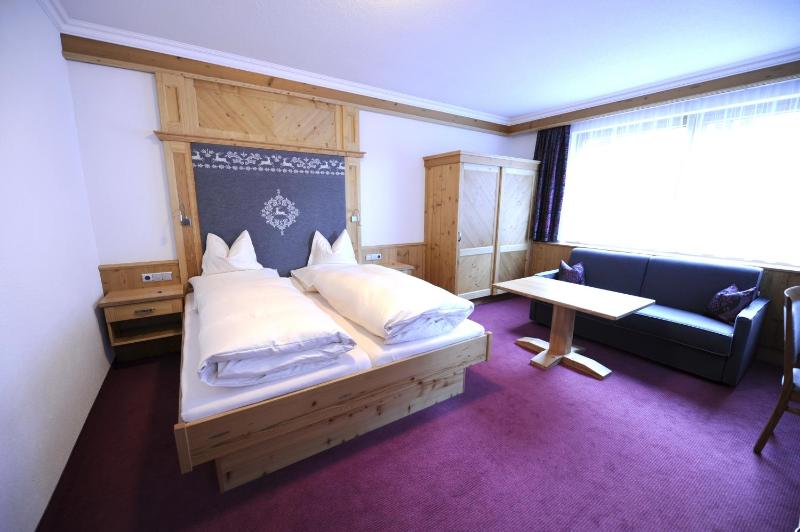 Standard Double Room image 4