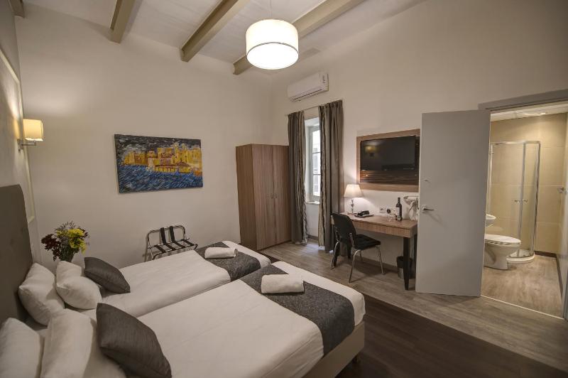 Standard Double or Twin Room image 3