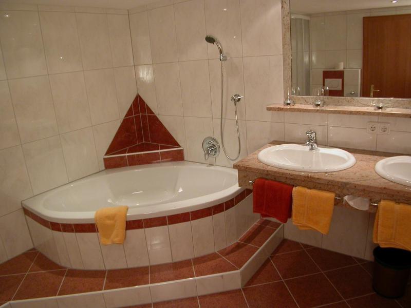 Deluxe Family Room image 2