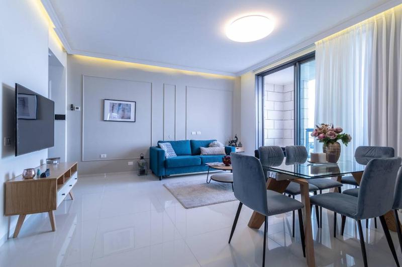 Magical 2BR/Parking with amazing view city center - image 1