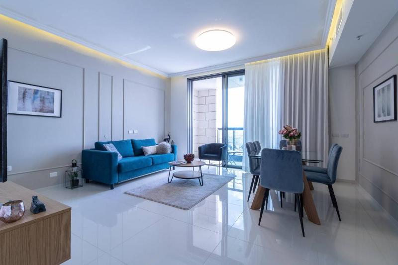 Magical 2BR/Parking with amazing view city center - image 8