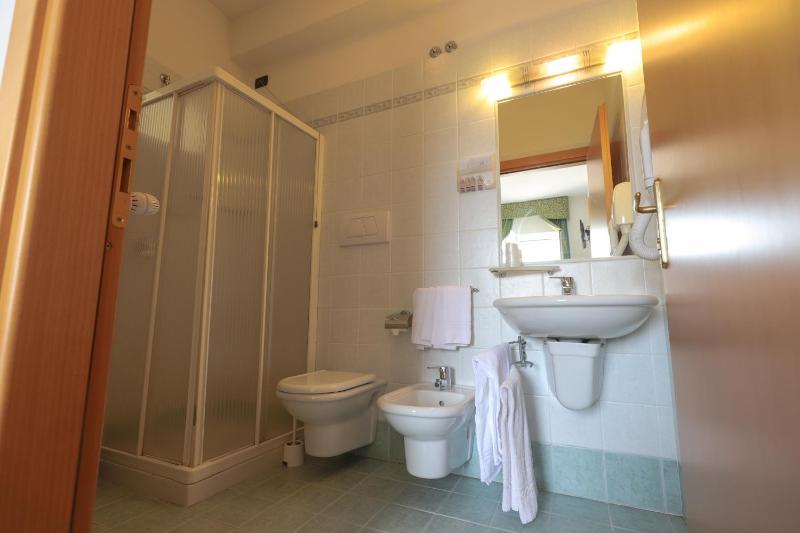 Superior Double Room image 4