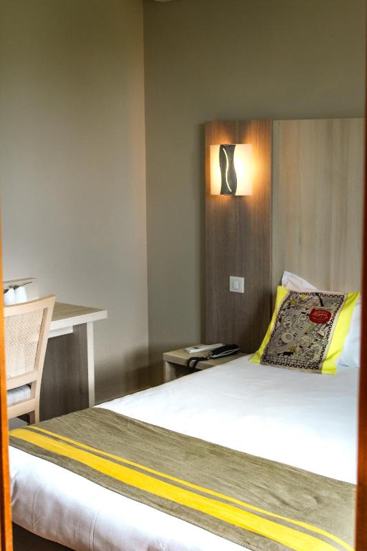 Double room without view image 3
