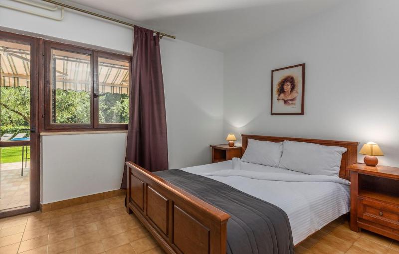 Apartment with Terrace image 2
