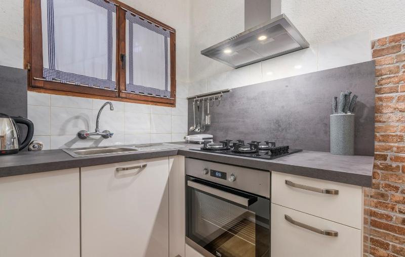 Studio Apartment image 4