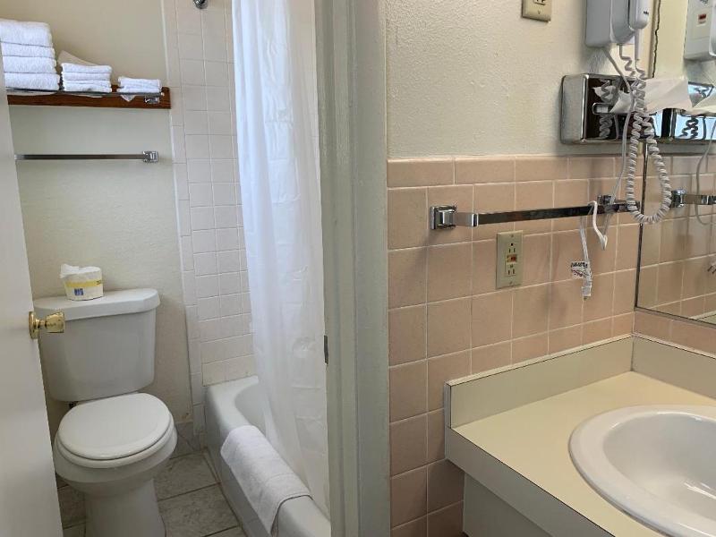 Queen Room image 1