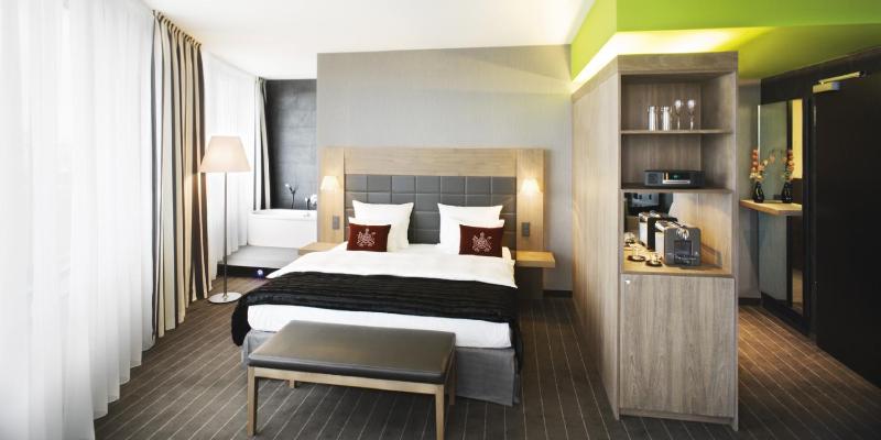 Junior King Suite image 4
