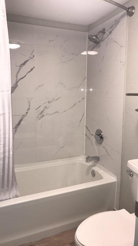 King Room (Remodeled) - Non-Smoking image 2