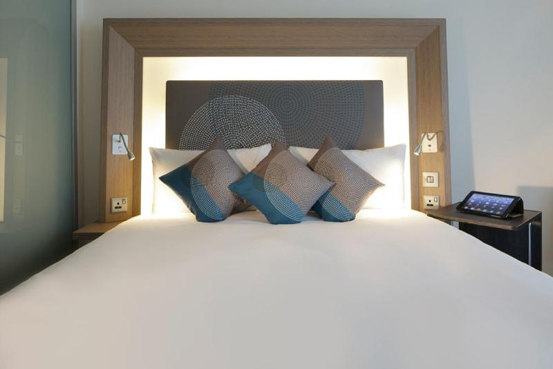 Superior Room with 1 Queen Bed image 2