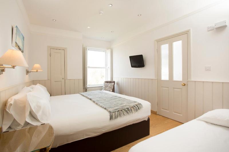 Family Room with Bath image 3