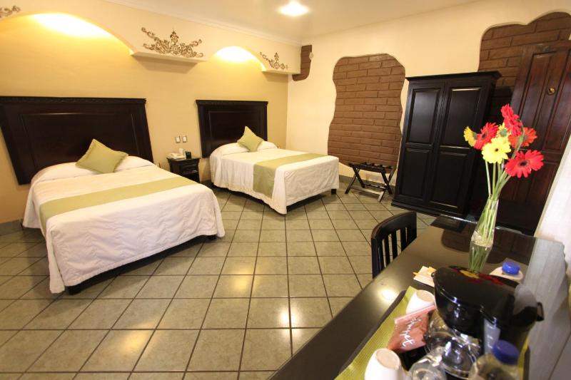 Hotel CasAntica - image 2