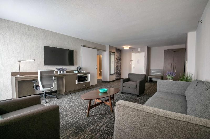 Queen Suite with Two Queen Beds image 1