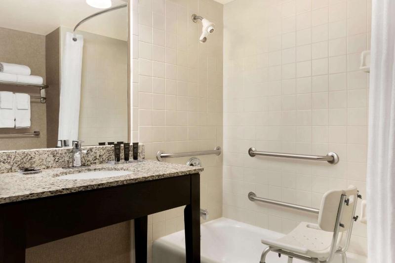 King Room, Disability Access, Non-Smoking image 2