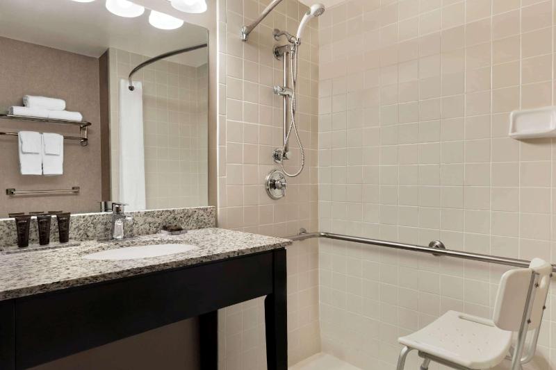 King Room, Disability Access, Non-Smoking image 2