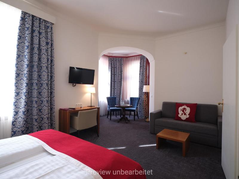Premium Double Room image 4