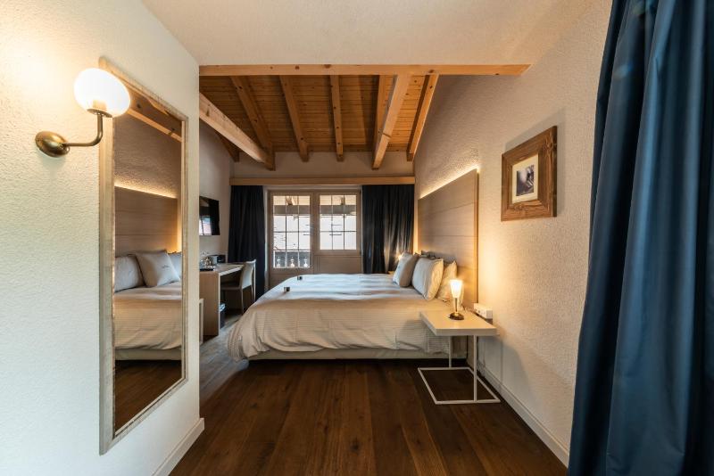 Double Room with Balcony image 2