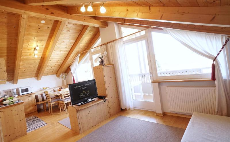Two-Bedroom Apartment with Balcony (6 Adults) image 3