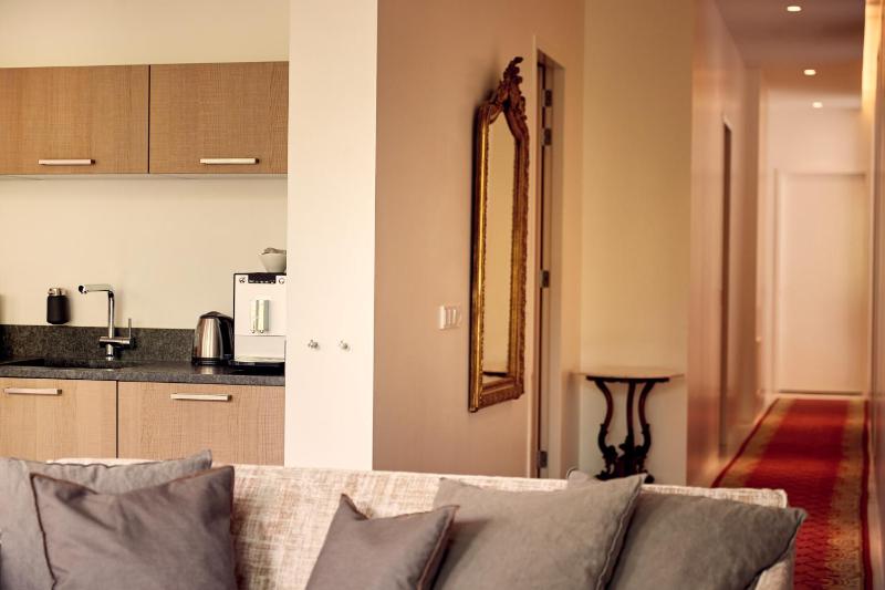 Executive Suite image 4