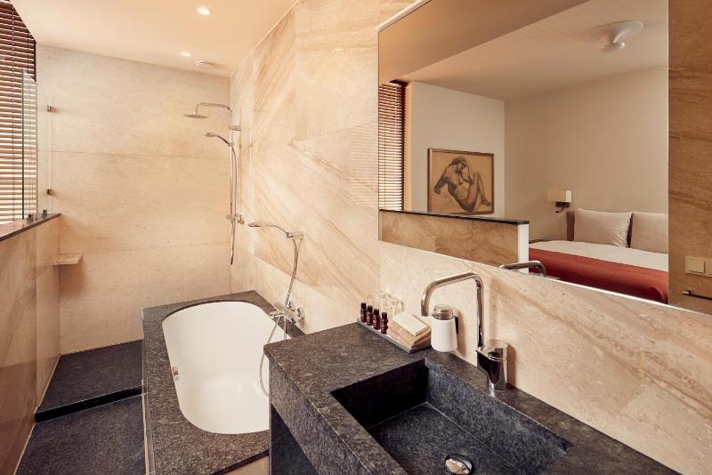 Executive Suite image 2