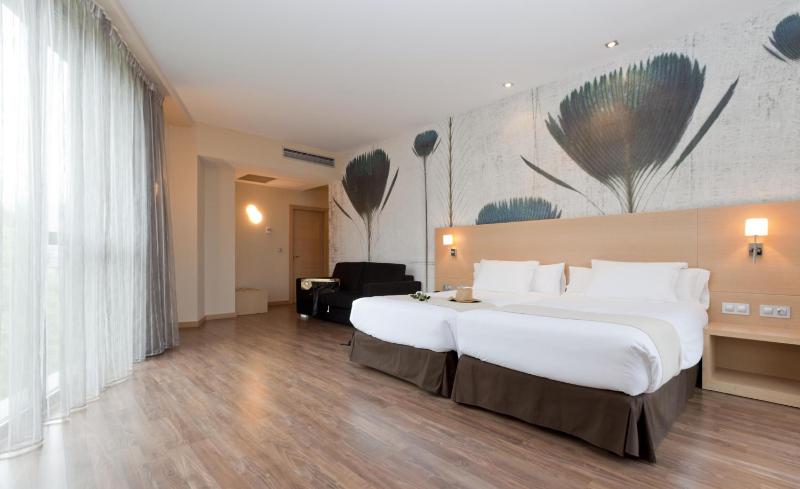 Superior Double Room image 4