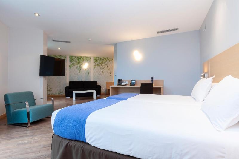 Superior Double Room image 1