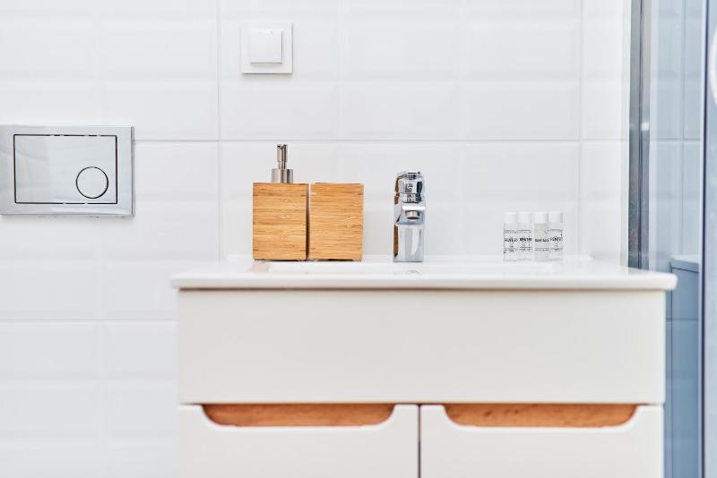 Vintage Apartment in New Estate with PARKING - Krzyki Wrocław by Noclegi Renters - image 20