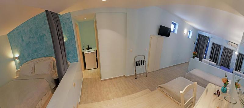 Family Room with Sea View image 2