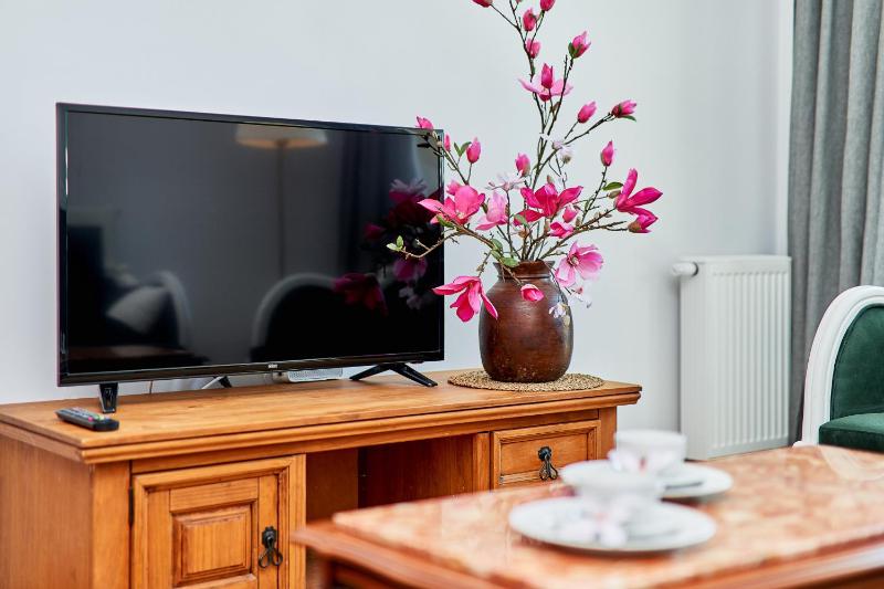 Vintage Apartment in New Estate with PARKING - Krzyki Wrocław by Noclegi Renters - image 12