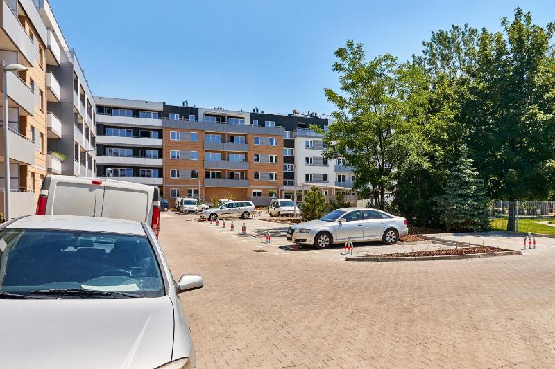 Vintage Apartment in New Estate with PARKING - Krzyki Wrocław by Noclegi Renters - image 8
