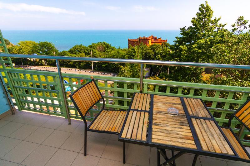 Deluxe Triple Room with Sea View image 3