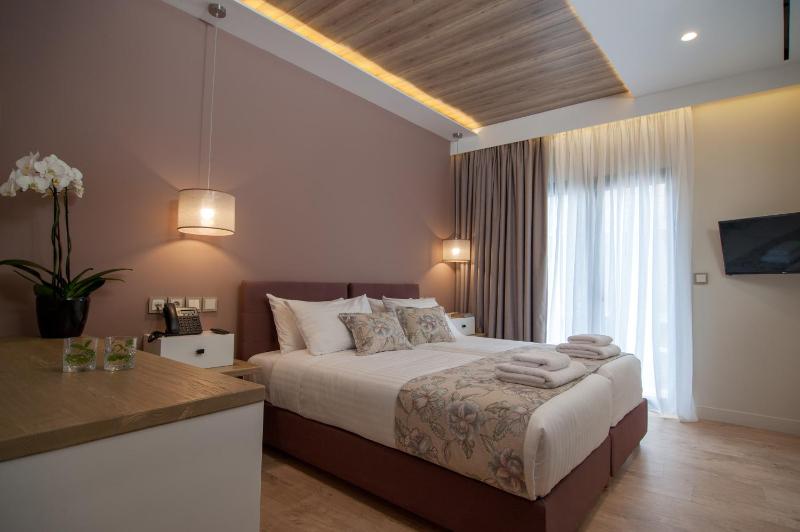 Double or Twin Room with Balcony image 3