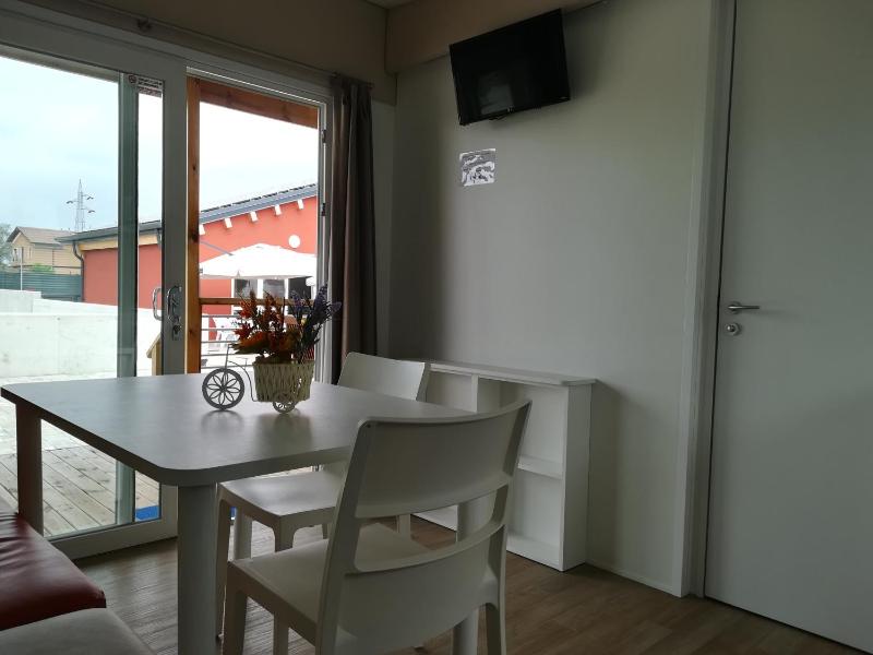 Mobile Home (4 Adults) image 1