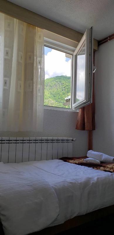 Standard Twin Room with Mountain View image 4