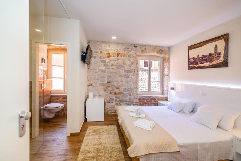 Standard Double or Twin Room image 3