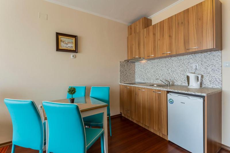 Two-bedroom apartment with two bathrooms and sea view image 2