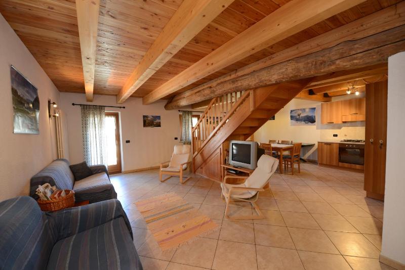 Large Two-Bedroom Apartment - Split Level image 1