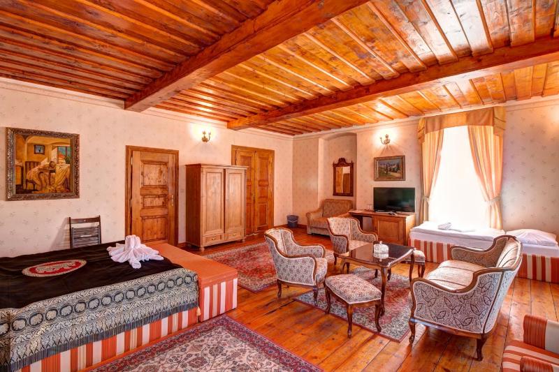 Quadruple Room with Balcony image 2