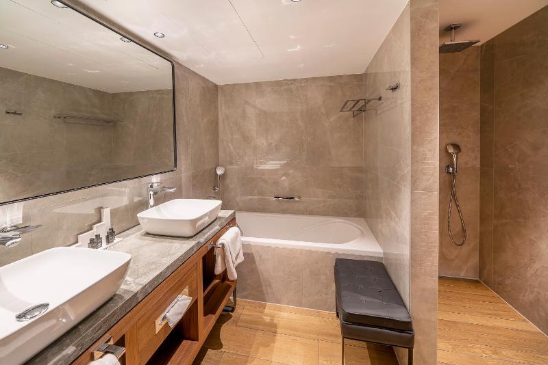 Family Double Room with Balcony image 3