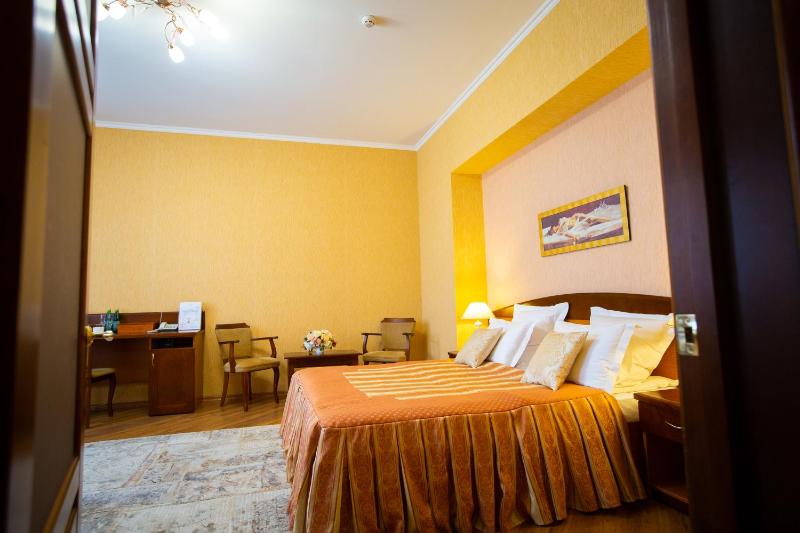 Deluxe Double Room image 2