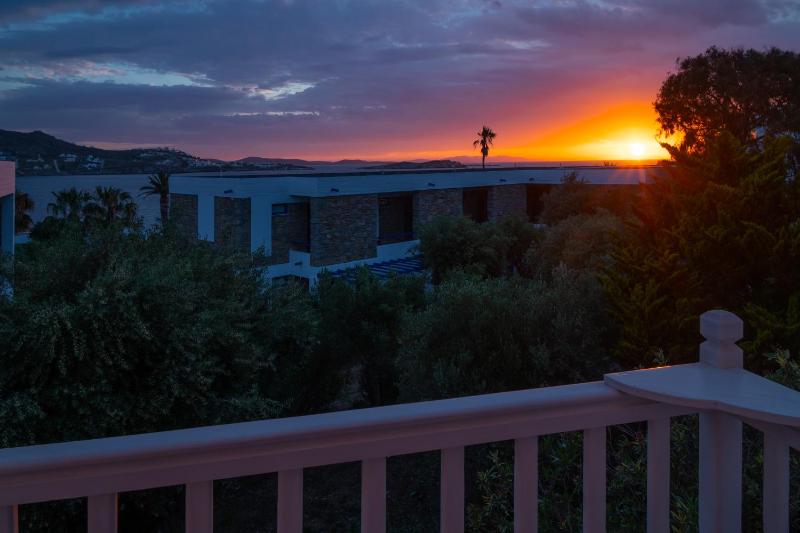Deluxe Double Room with Sea View image 2