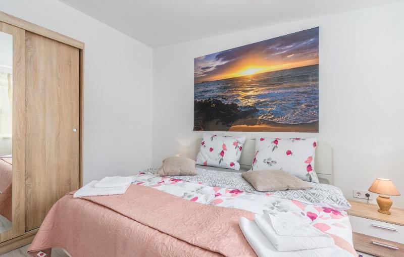 Studio Apartment image 1