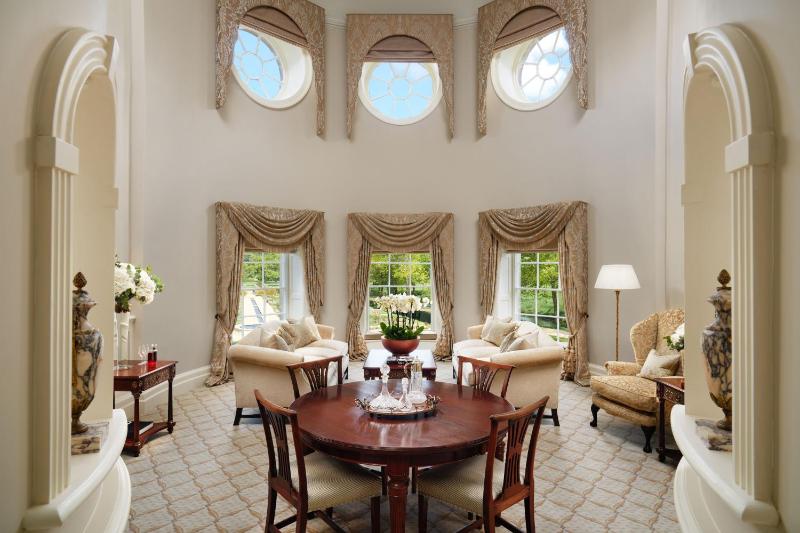 Royal Suite image 2