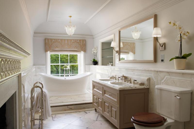 Royal Suite image 3