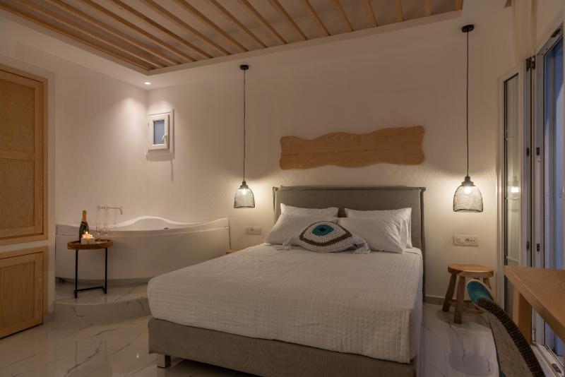 Central Suites Mykonos - image 7