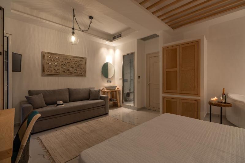Central Suites Mykonos - image 6