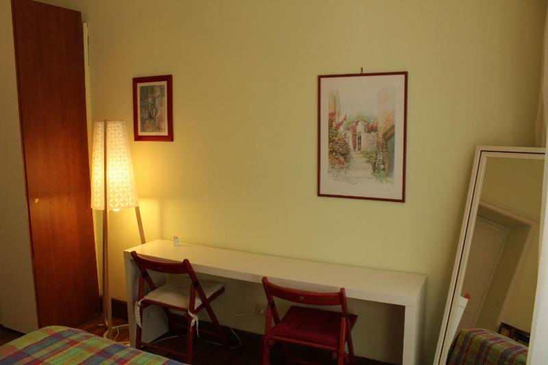 Twin Room with Private External Bathroom image 4